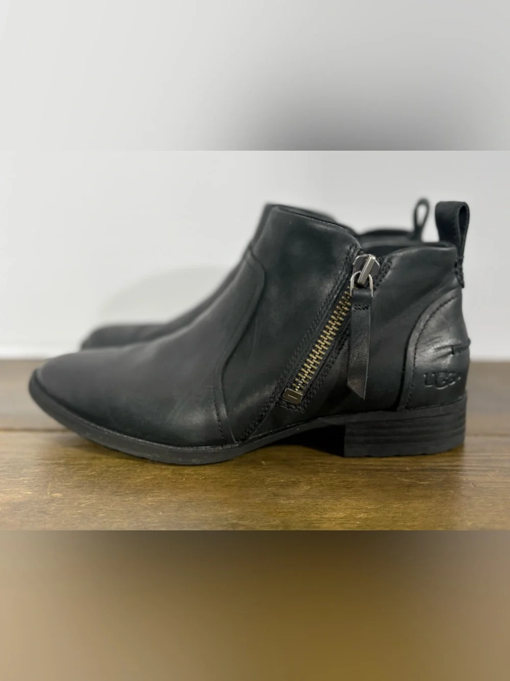 UGG Aureo Leather Ankle Boot - Black - Women's Size 8.5 - Picture 3 of 11